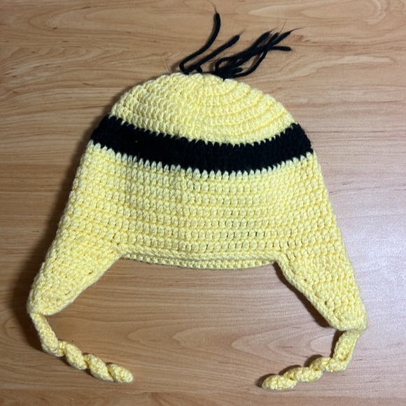 Knit Minion Hat - Picture 2 of 3
